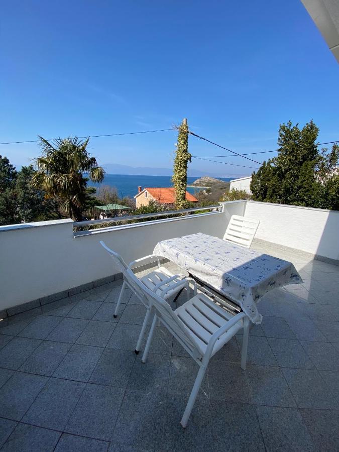 Apartmani Sara Omisalj Exterior photo