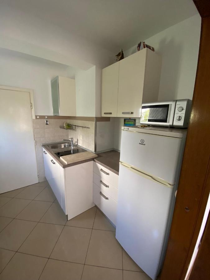 Apartmani Sara Omisalj Exterior photo