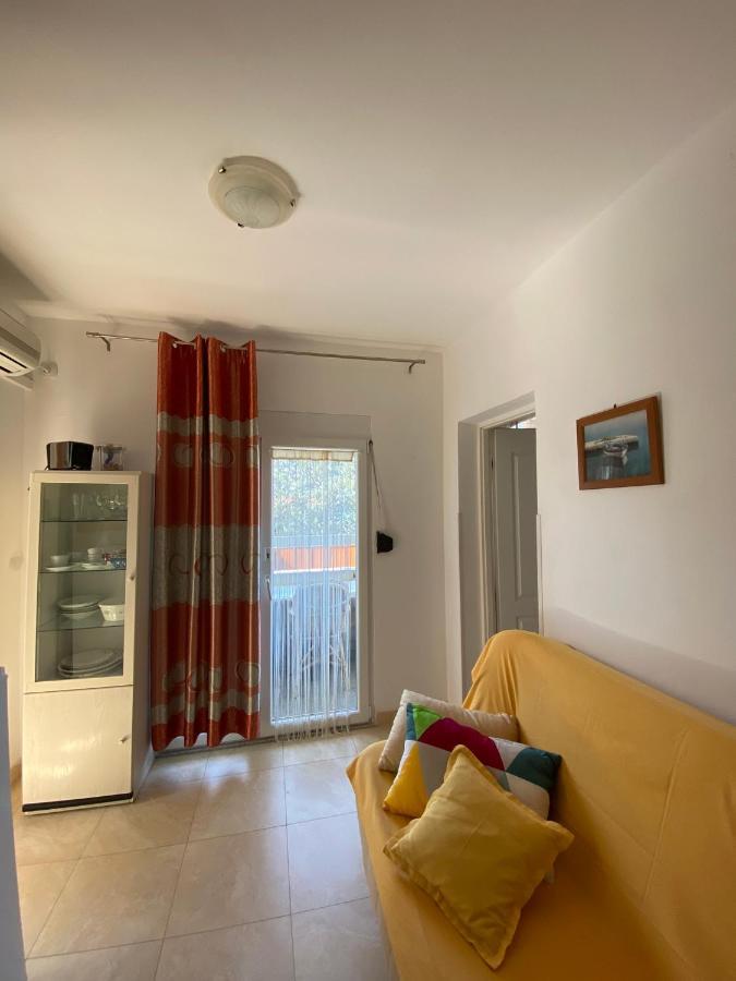 Apartmani Sara Omisalj Exterior photo