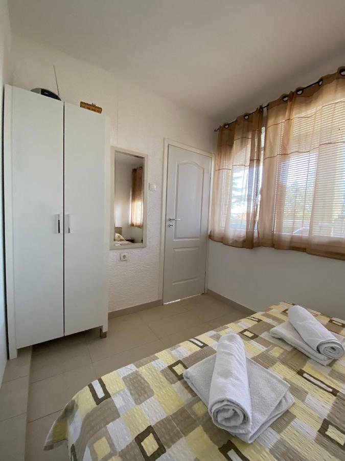 Apartmani Sara Omisalj Exterior photo