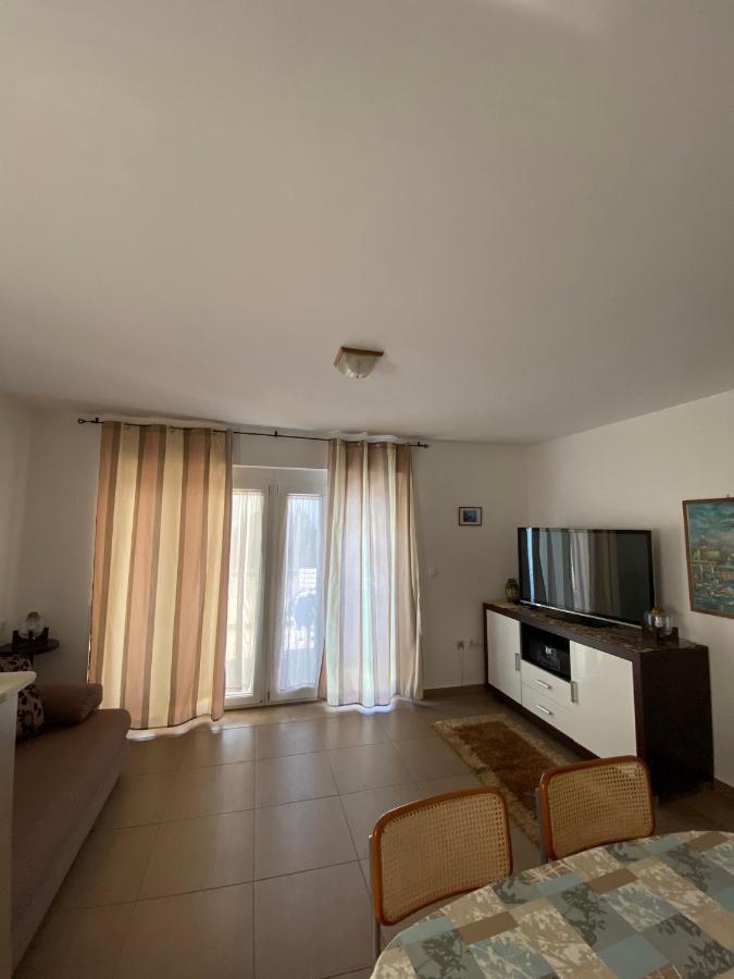 Apartmani Sara Omisalj Exterior photo